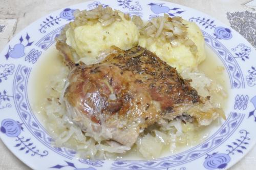 Jak uvařit kachna v zelí se škvarkovými knedlíky po jičínsku? Snadné recept, připravený za 45 - 60 minut